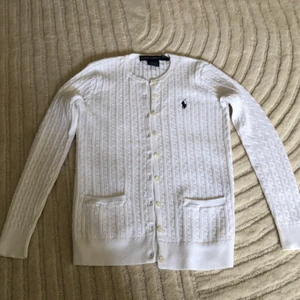 Ralph Lauren kofta - Fin kabelstickad kofta från Ralph Lauren sport stl xs