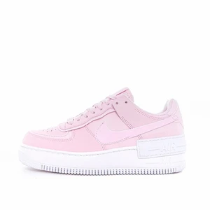 Helt nya & oananvända - Air force 1  - Helt oanvända, kvar i kartongen. Säljer pga för liten storlek. 