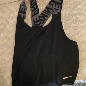 Träningslinnen Nike - Träningslinnen från nike 80kr styck