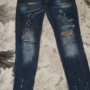 Dsquared 2 - Dsquared 2 jeans storlek 48 , 500 kr , pris kan diskuteras