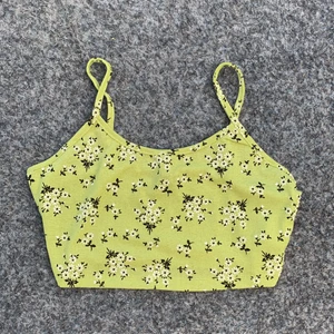 Topp - En jättefin grön sommartopp från shein, nyskick🤩