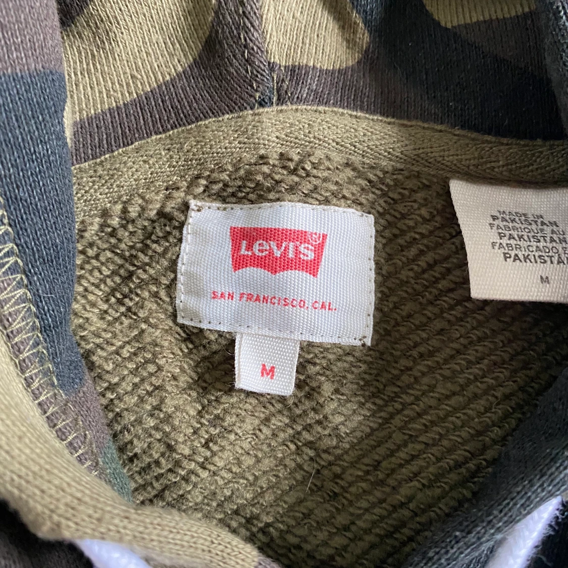 Levi’s camoflauge hoodie storlek M - 91