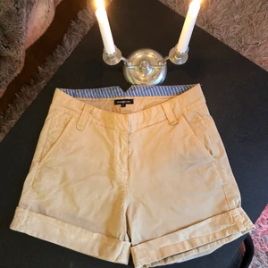 Shorts - Henri Lloyd shorts. Passar mig 50 kg/ 168 cm. Använda men fint skick. 