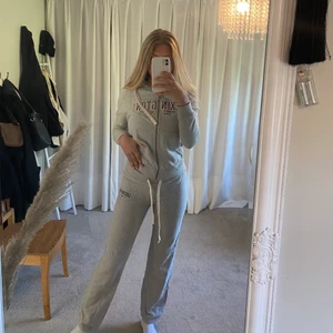 Mjukis sett - Intressekoll på mitt mjukis sett från lexinton. Byxor nypris: 995 och kofta nypris: 1395. Knappt använda