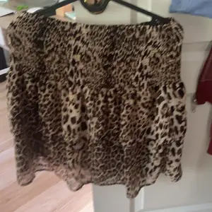  En fin leopard kjol har använt den men inte mycket