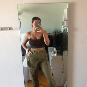 Militärgröna cargo byxor - Fina gröna cargo byxor