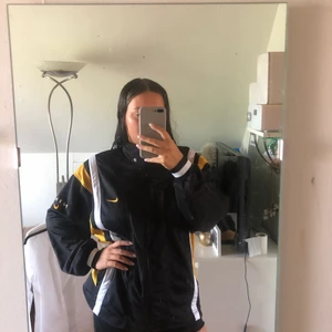 nike tröja - Fin nike tröja med nike detalj där bak