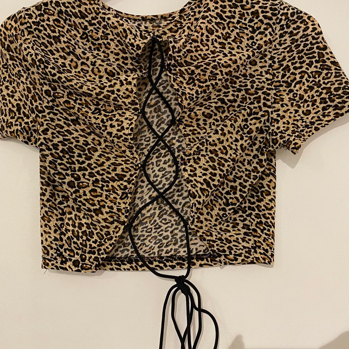 Magtröja leopard, öppen rygg - 90