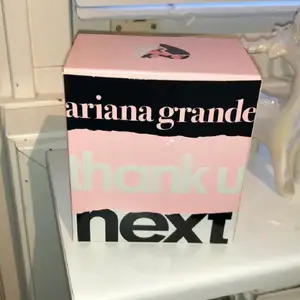 Helt oanvänd Ariana Grande ”Thank u next” parfym! En fräsch och väldoftande parfym. Ny pris 450kr. säljs för 250kr eller buda. 