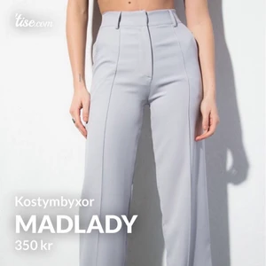 Kostymbyxor  - Säljer mina byxor i färgen light Grey från Madlady som jag endast använt ett par gånger, tyvärr så sitter dom för tajt på och därför kan jag inte använda dom. Frakten ingår ej,  Hör av er för fler bilder ❤️#kostymbyxor