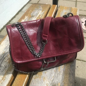 Zara väska - snygg zara väska. fint skick!! 🥺👌🏼