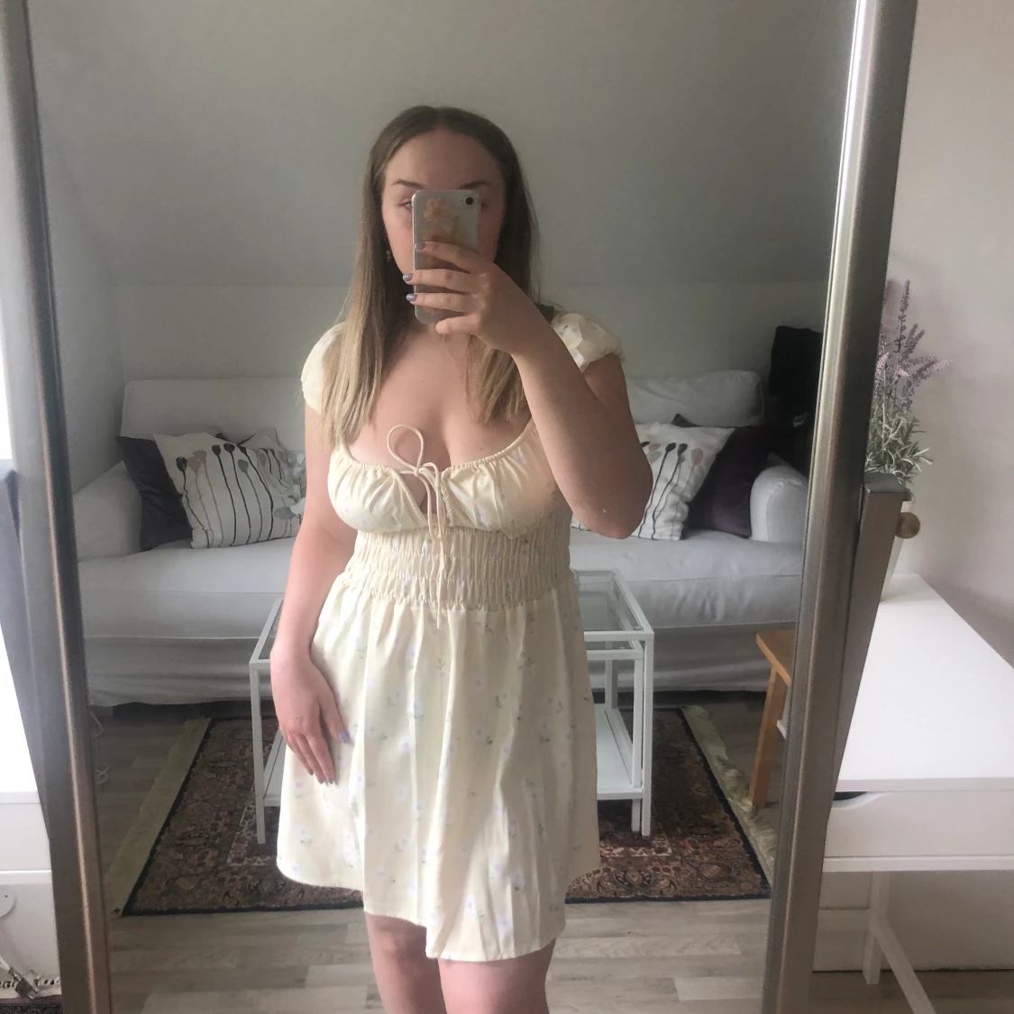 Supergullig gul klänning