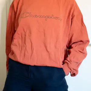 Champion tröja / crewneck / sweatshirt i orange. 