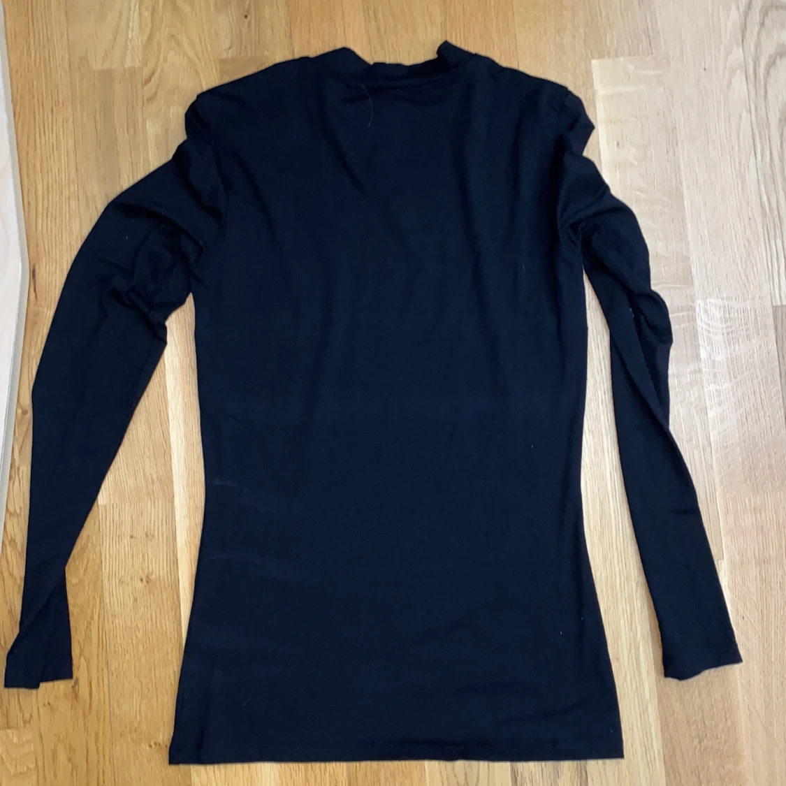 en svart tröja, storlek XS - 91