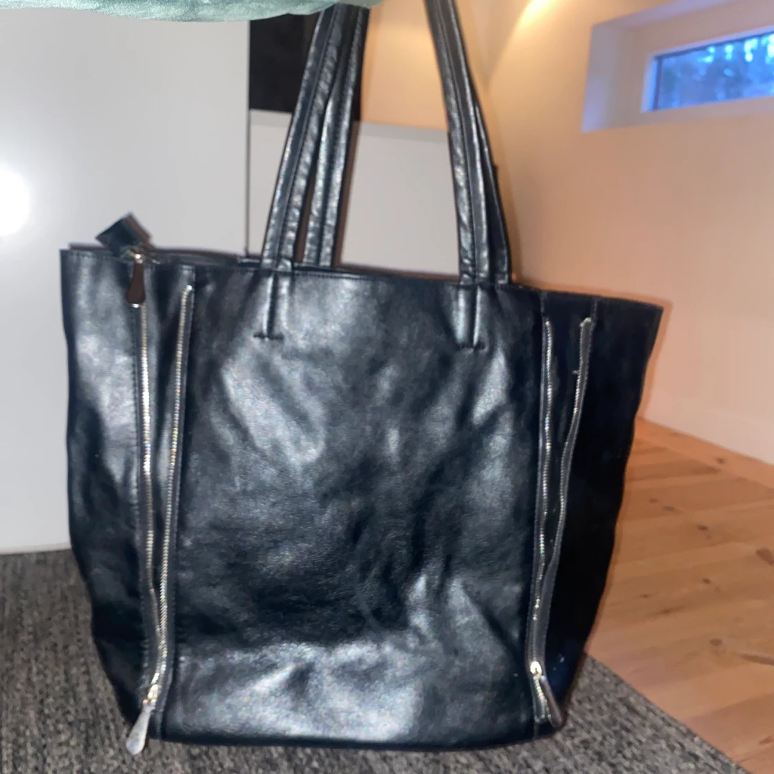 Svart väska  - 90
