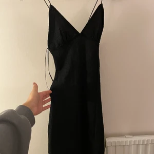 Svart mini dress - Perfekt till fest/nyår , denna är helt oanvänd med prislapp på eftersom att den va för liten för mig🖤