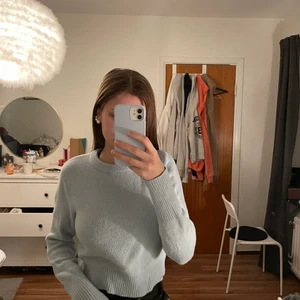 Blå Zara tröja - Jätte fin och skön tröja från Zara storlek M. Använd Max 5 gånger