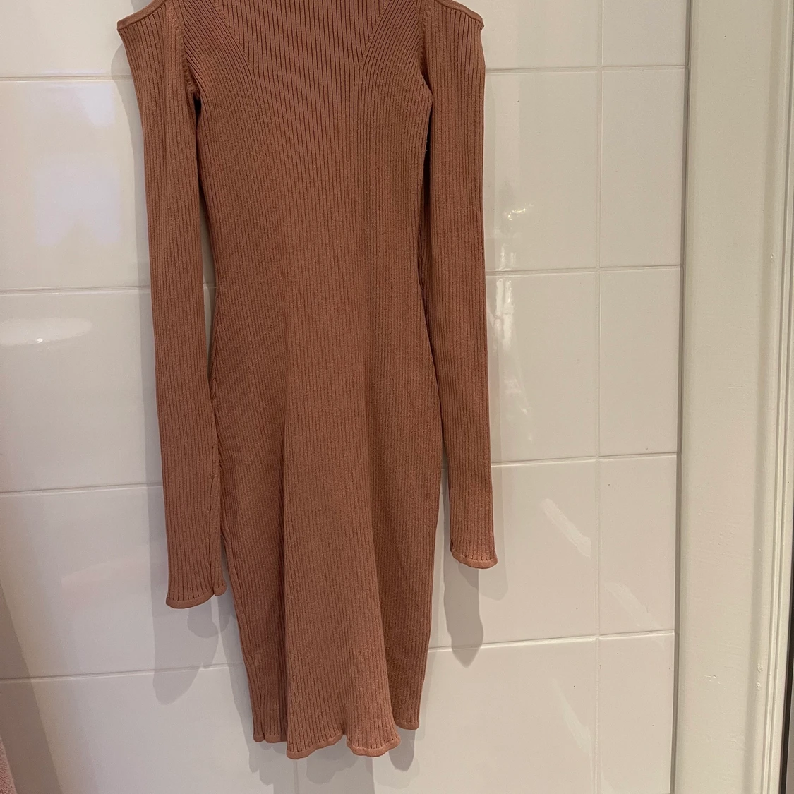 En ribbad klänning från hm  - 90