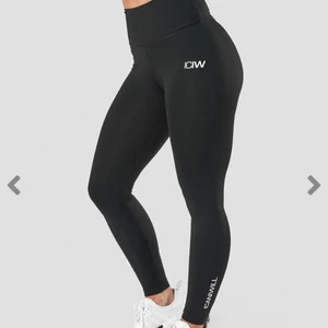 ICIW tights - (De två första är lånade bilder) Säljer mina svarta I can I will tights. Sparsamt använda i mycket fint skick. Jättebekväma och svalt material men tyvärr används de inte☹️ nypris 799💗