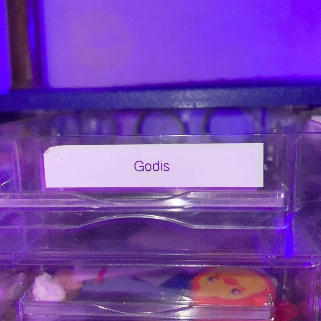 Hej!jag säljer denna låda❤️ja städar ur - 91