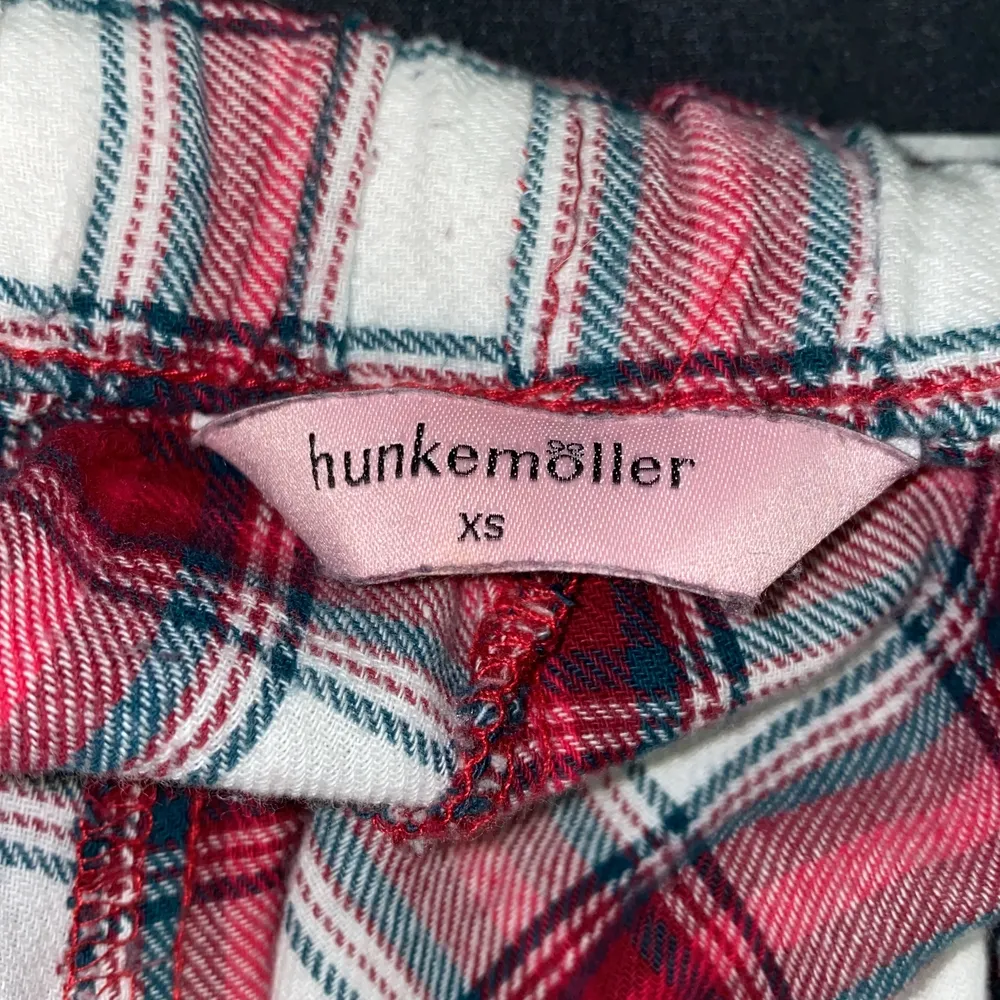 Pyjamasbyxor ifrån Hunkemöller storlek XS men passar även S då dom är stora i storlek. Jeans & Byxor.