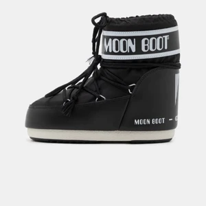 Moonboots - Kolla in budgivningen! 💖.                                       Storlek 39-41 men passar typ alla! Knappt använda alltså i mycket gott skick.