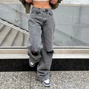 Gråa jeans med hål - Gråa nästan oanvända jeans från Berksha. (Första bilden är inte min)