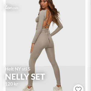 Nelly set - Helt nytt set som aldrig kommit till användning med prislappar kvar i stl S! Nypris 499kr, finns på nellys hemsida för 199kr nu! Säljs för 120 exkl frakt!☺️🌸
