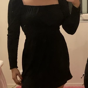 Klänning svart  - Superfin svart klänning, endast använd en gång💕