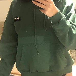 Hoodie  - Hoodie ifrån plt, inga skador säljer för 60 + frakt ❤️