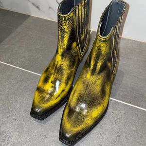 Stövletter från HOPE  - Skitsnygga stövletter från HOPE som inte längre går att köpa. Har bara använt en gång men säljer på grund av för liten för mig :(( frakt ingår inte i priset. HOPE-tagg finns på insidan, skriv privat för fler bilder