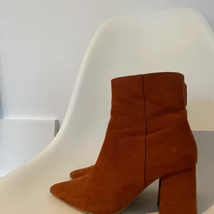 Skor  - Välanvända skor från Tiamo, supersköna. 