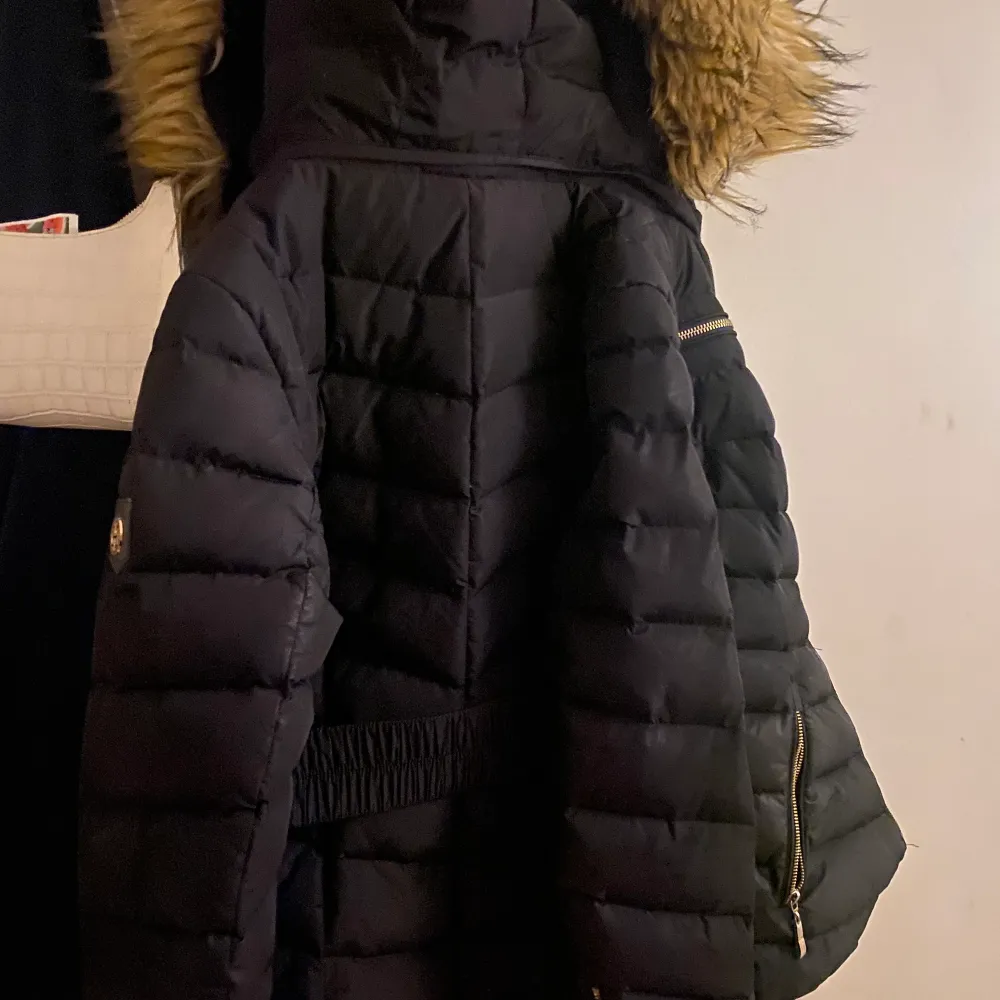 Jag säljer denna fina jackan eftersom den har blivit för liten för mig, den säljs inte på så många ställen längre så man kan ju ta och passa på och köpa den här och nu 😉 den är som ny också.. Muu.
