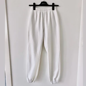 Mjukisbyxor - Vit, storlek xs från gina tricot 🤍