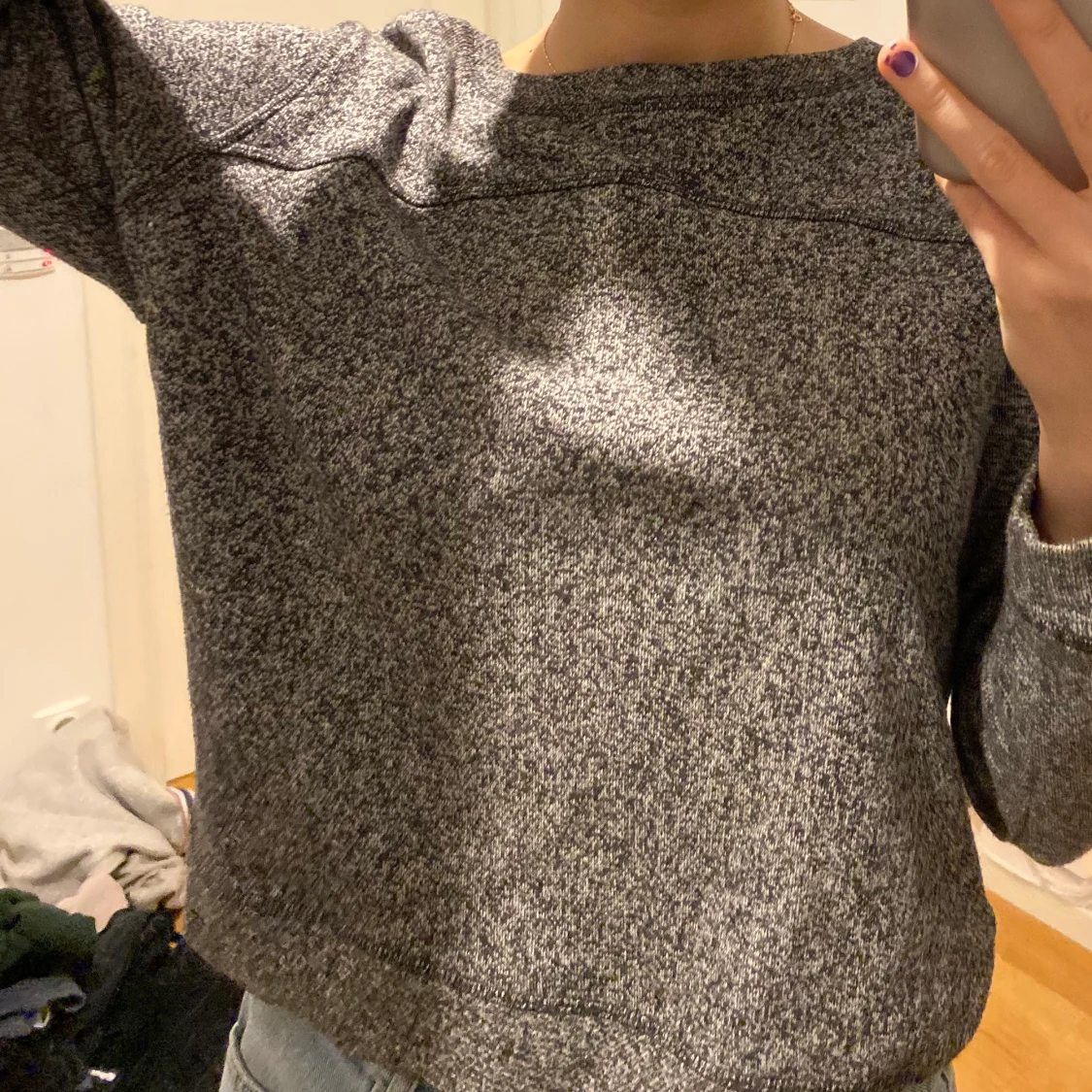 Grå/svart tröja