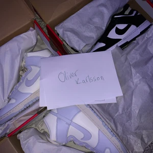 Dunk highs & lows - Har lite dunks till salu, alla helt nya!                                 Dunk high football grey, storlek 40 & 41                         1799kr/st inklusive frakt.                                                   Dunk low white/black, storlek 41                                     1999kr inklusive frakt.