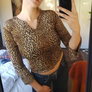 Leopard tröja - Supersöt tröja från humana! Jätteskönt material och passar till allt