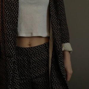 Kostym + Byxor strl 34 (passar 32) - Skitsnyggt kostymset i nytt skick. Från H&M x GP&J BAKER (unik kollektion)