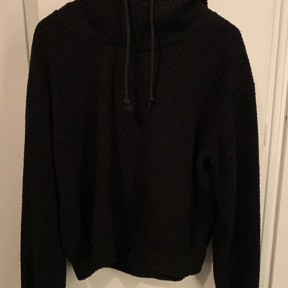 En gullig hoodie från Eight som jag inte har fått användning för på ett tag och därav väljer jag att sälja. Finns inga fel på tröjan och den är i bra skick.. Hoodies.