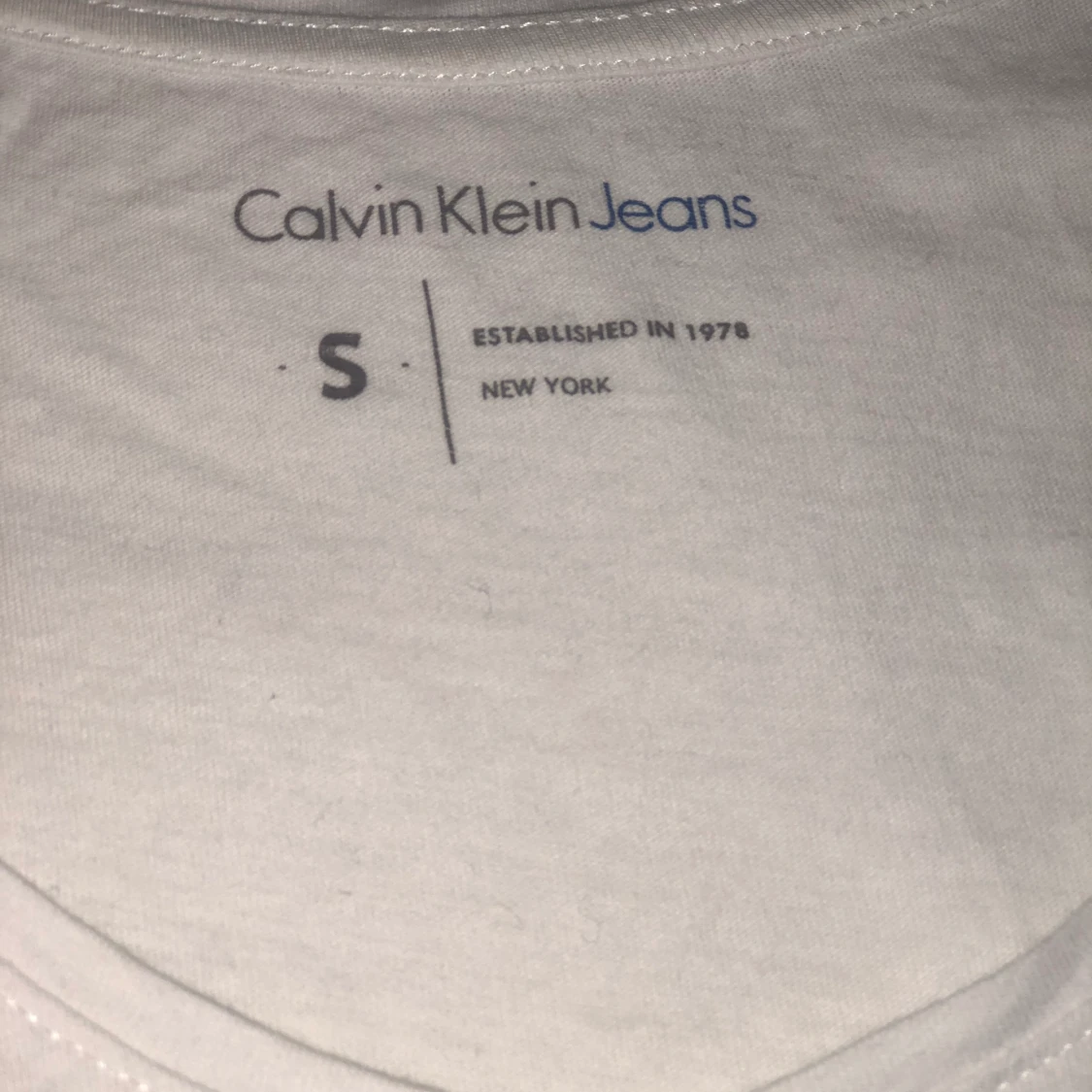 V-ringad Calvin Klein t-shirt, Strl S - 91