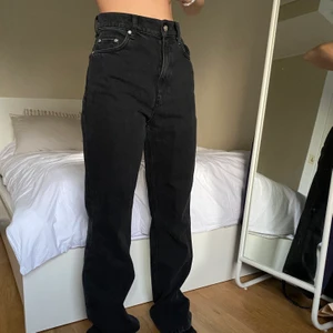 Mango jeans  - AsNAJS högmidjade mango jeans. Är aldrig använda och säljes enbart då jag köpte hem två för att kolla storlek! Skicka dm för mått. Nypris 600 