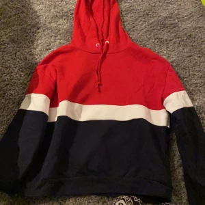 Hoodie  - Hoodie i storlek S. Gratis frakt 
