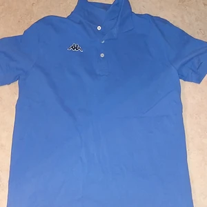 Kappa tröja - Jätte snygg kappa tröja. Storlek Large. Kommer inte till användning då den är lite för stor för mig. Aldrig använd. Pris går att diskuteras! Skriv om ni undrar ngt!💓💓FINNS FLERA LIKNANDE I OLIKA FÄRGER PÅ MIN PROFIL!