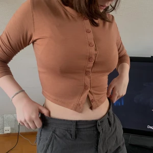 Brun topp! - Fin kvalite! Skriv vid intresse!