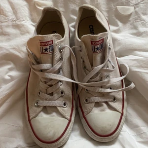 Convers  - Är någon intresserad, Inga slitninga, sällan använda.