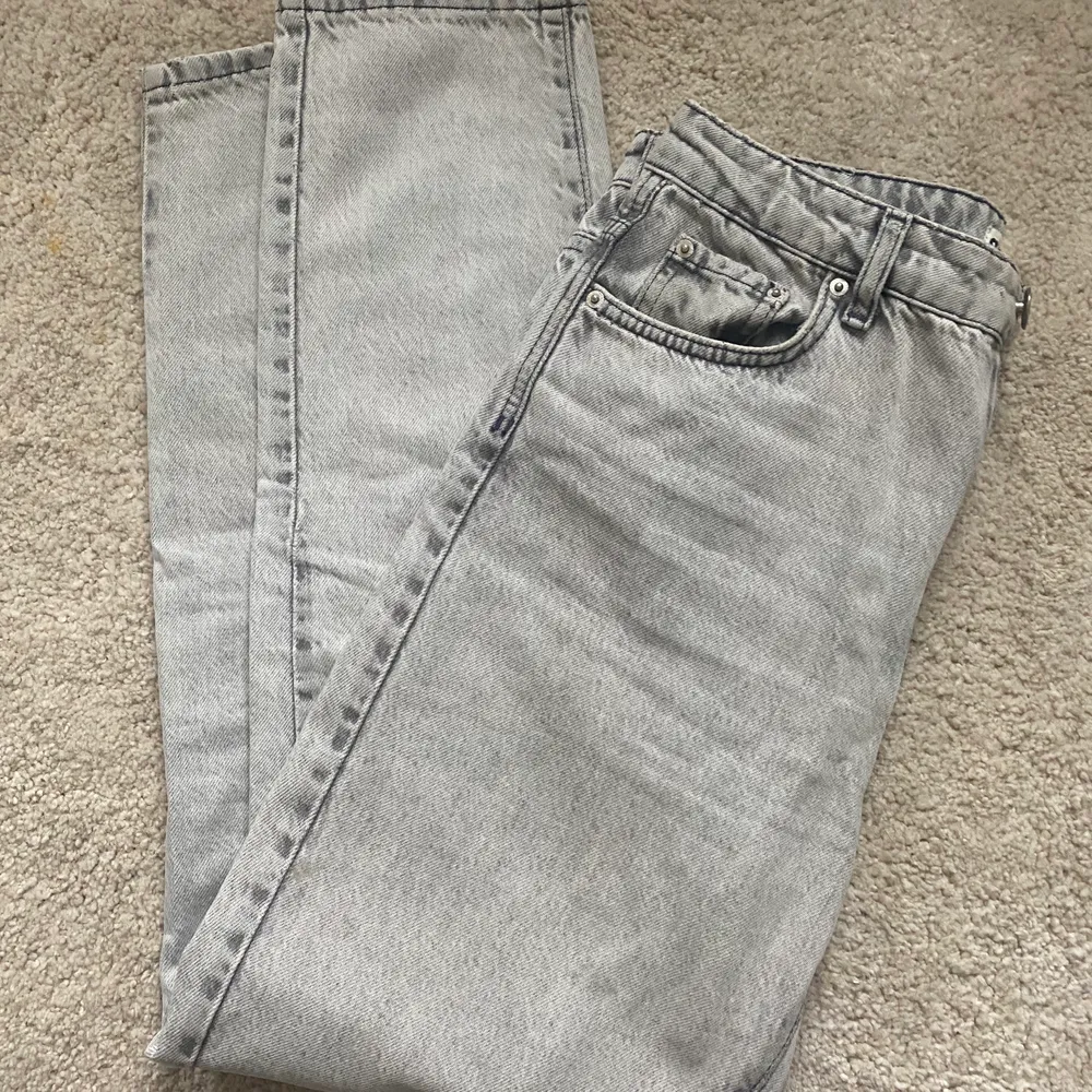 Grå/stentvättade jeans! Knappt använda! Skriv privat vid intresse ✌🏼. Jeans & Byxor.