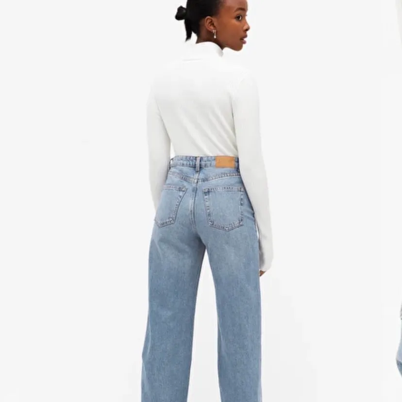 Fina jeans i modellen Yoki, som tyvärr va lite för små. (Endast testade så i väldigt fint skick) Har vanligt vis storlek 38 och de sitter lite tight. Ordinarie pris:400❤️. Jeans & Byxor.