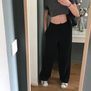 Vida hm kostymbyxor - Vida kostymbyxor från HM, med hylsor. Storlek 36