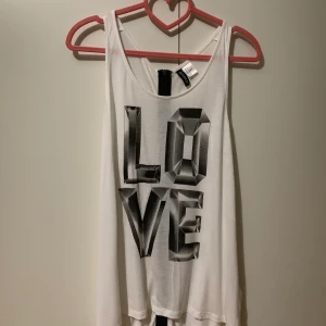 Linne i storlek 36 - Linne i storlek 36, fin skick, finns hämta i Stockholm, kan även skicka via post