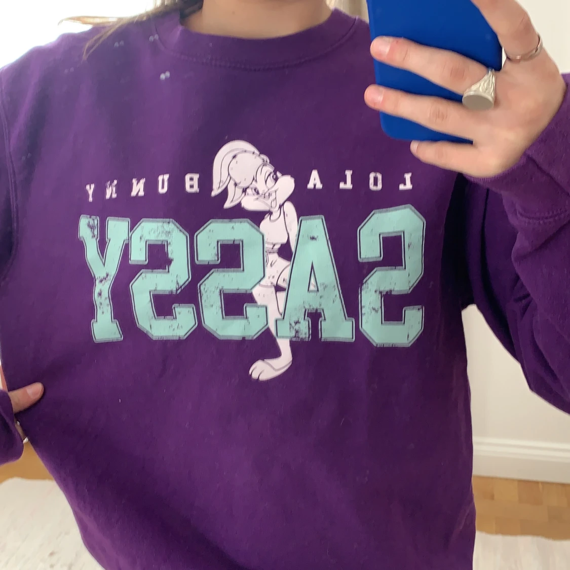 Tjocktröja från Looney Tunes, köpt på asos i storlek M - 90